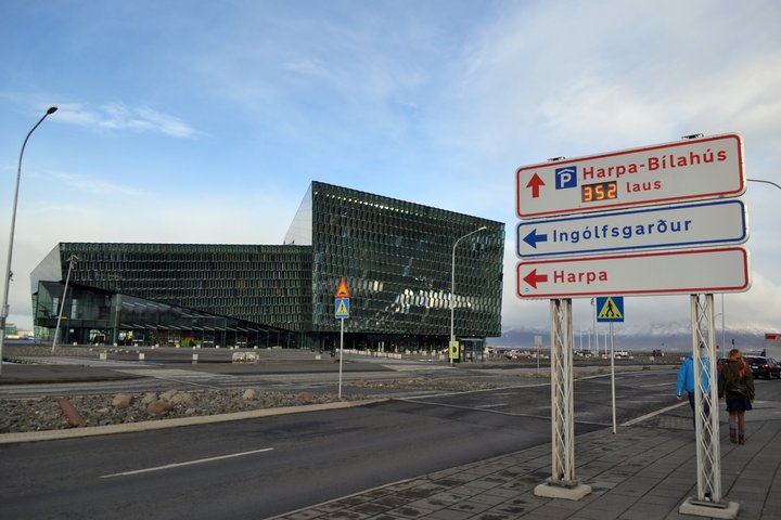 Verið er að byggja  Marriott hótel við hlið Hörpu.