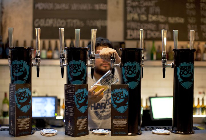 Skoska brugghúsið BrewDog hefur vakið athygli síðustu ár fyrir fyrstaflokks handverksbjór. James Watt, annar stofnandi bjórrisans, hefur  verið sakaður um ósæmilega hegðun og valdníðslu af tugum starfsmanna BrewDog í Bandaríkjunum.