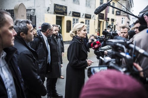 Helle Thorning-Schmidt, þáverandi forsætisráðherra, lagði áherslu á að ódæðin ættu ekki að breyta Danmörku.