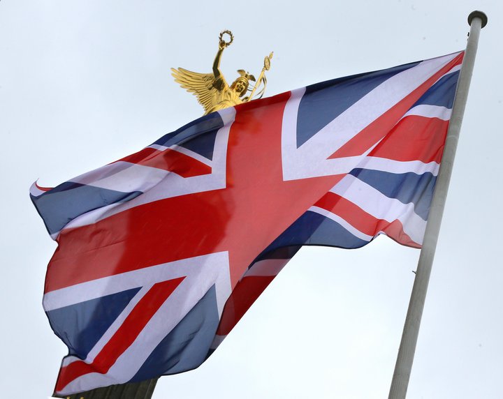 Útflutningur breskra verksmiðja er lítill, þrátt fyrir veikingu pundsins. 