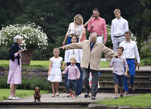 Hinrik drottningarmaður ætlar að minnka við sig vinnu um áramótin.