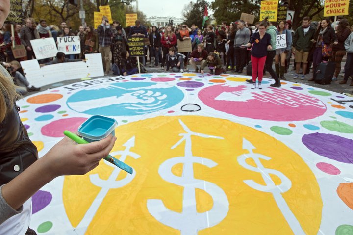 Peningar og völd eru það sem kemur einna helst í veg fyrir auðveldar málamiðlanir á COP21 í París. En hvers vegna þurfum við að semja um hluti á annað borð?