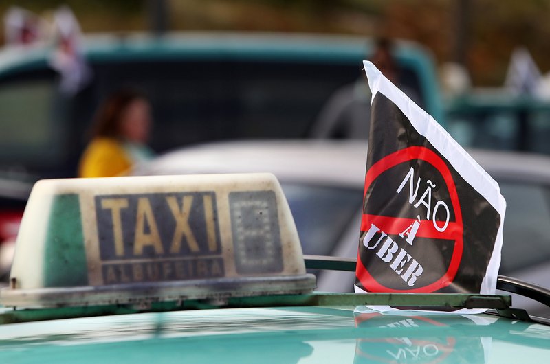 Uber hefur mætt gríðarlegri andstöðu víða í Evrópu og hafa leigubílstjórar gripið til mótmælaaðgerða.