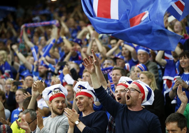 Stuðningsmenn Íslands í Portúgal komu ekki bara frá Íslandi. Allir héldu með Íslandi nema Portúgalir.