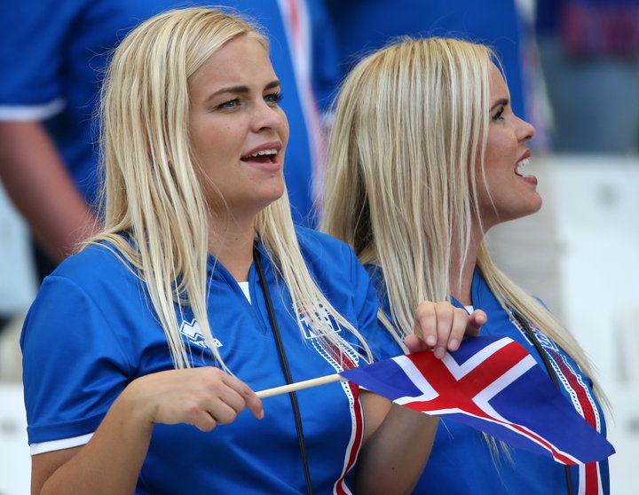 Íslensku stuðningsmennirnir stóðu þétt við bakið á strákunum okkar allan leikinn þrátt fyrir vonbrigðin í lokin.