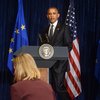 Donald Tusk, Barack Obama og Jean-Claude Junker koma sér fyrir á sameiginlegum blaðamannafundi í upphafi leiðtogafundar NATO í Varsjá í Póllandi.