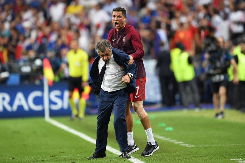 Ronaldo tekur yfir starf þjálfara eftir að hann gat ekki leikið lengur. MYND:EPA