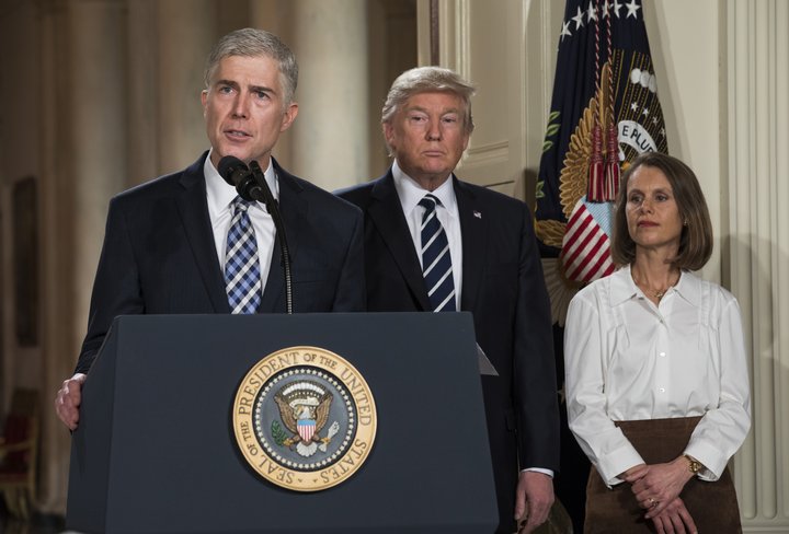 Neil Gorsuch flytur ávarp eftir að tilkynnt var um að hann yrði hæstaréttardómari í Bandaríkjunum.