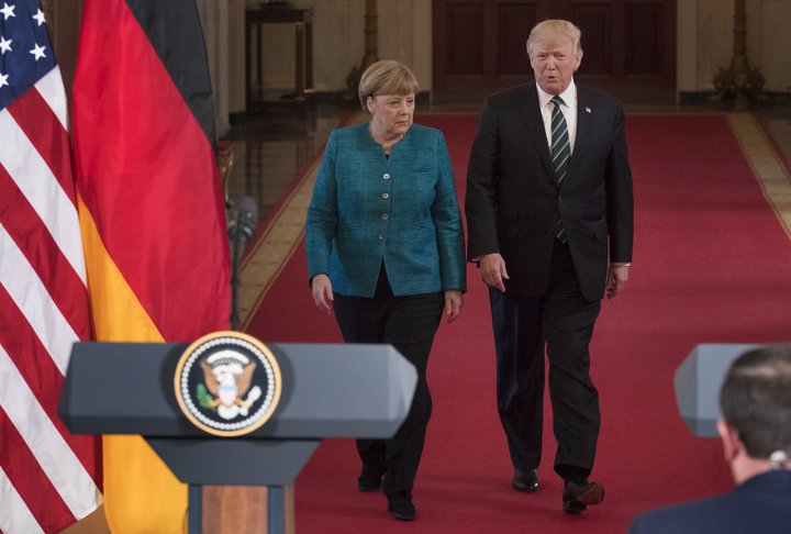 Angela Merkel og Donlald Trump áttu sinn fyrsta fund fyrir helgi. Þau eru af mörgum talin vera í forystu fyrir andstæð öfl í heiminum í dag.