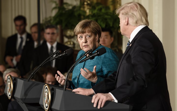 Angela Merkel og Donald Trump eftir fyrsta fund þeirra í Hvíta húsinu.