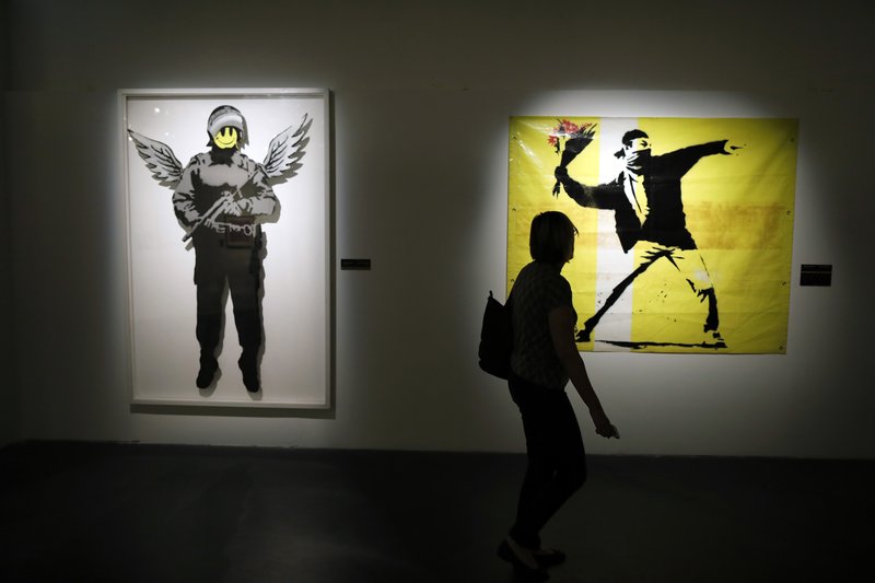 Banksy á sér marga aðdáendur. Gefnar hafa verið út bækur með verkum eftir listamanninn.