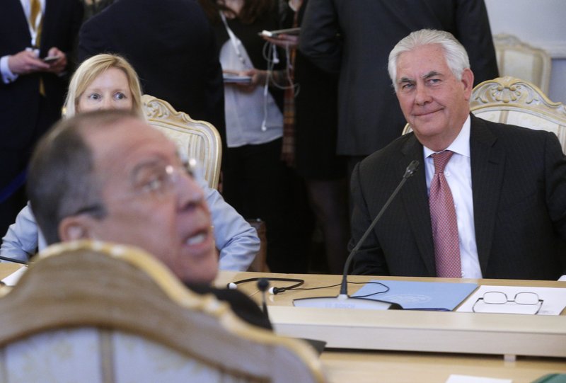 Tillerson fundaði með Lavrov í dag.