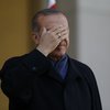 Recep Tayyip Erdoğan sér kannski ekkert athugavert við framkvæmd kosninganna sem færðu honum nokkurs konar alræðisvald. En ÖSE hefur gagnrýnt þær og mikil mótmæli hafa verið í stærstu borgun Tyrklands, þar sem meirihluti kaus gegn breytingunum.