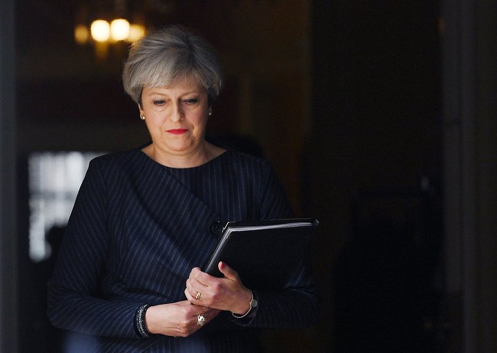 Kosið verður til þings í Bretlandi í júní svo tryggja megi umboð stjórnvalda í Brexit-viðræðunum. Það fara hins vegar engar kappræður fram í kosningabaráttunni.