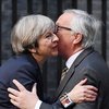 Theresa May tók á móti Jean-Claude Juncker í London í dag.
