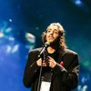Salvador Sobral flutti hjartnæmt lag á sviðinu í Kænugarði. Lagið var allt öðruvísi en öll hin lögin.