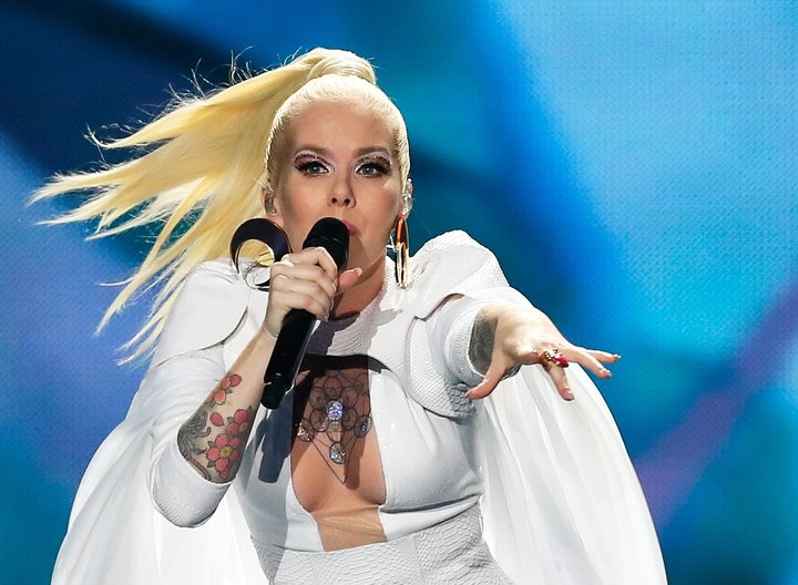 Svala Björgvins syngur lagið Paper í Eurovision fyrir Ísland.