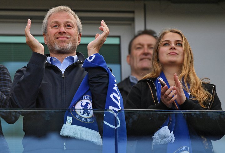 Roman Abramovich er eigandi enska knattspyrnuliðsins Chelsea. Hann er einn ríkasti maður heims.