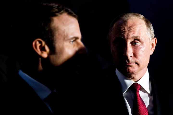 Heldur Pútín um þræðina? Það er spurningin sem alþjóðasamfélagið spyr sig að í dag. Rússar virðast fara huldu höfði víða.