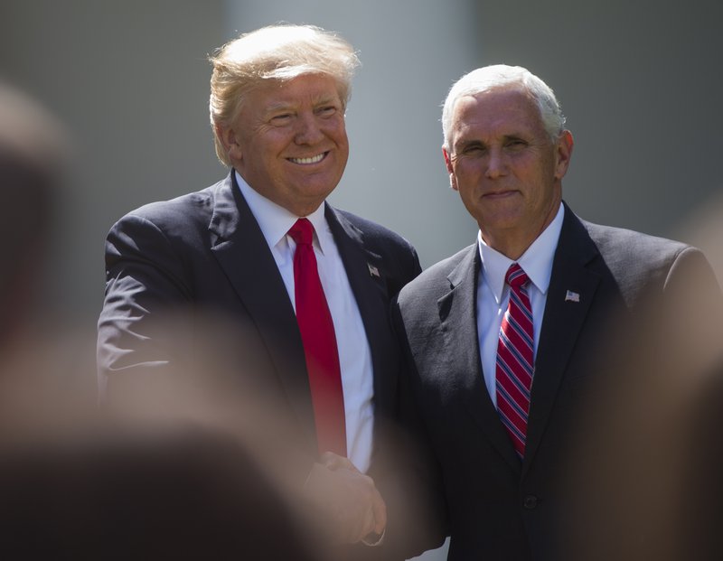 Donald Trump og Mike Pence, sem heimsótti Ísland á árinu 2019. Kosið verður í Bandaríkjunum í nóvember á næsta ári, 2020.