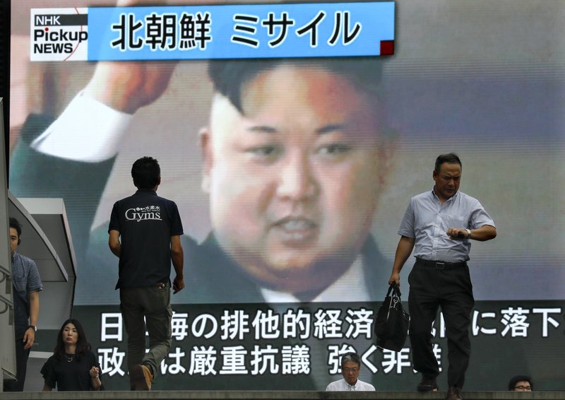 Kim Jong Un, er víða sjáanlegur í Norður-Kóreu. 