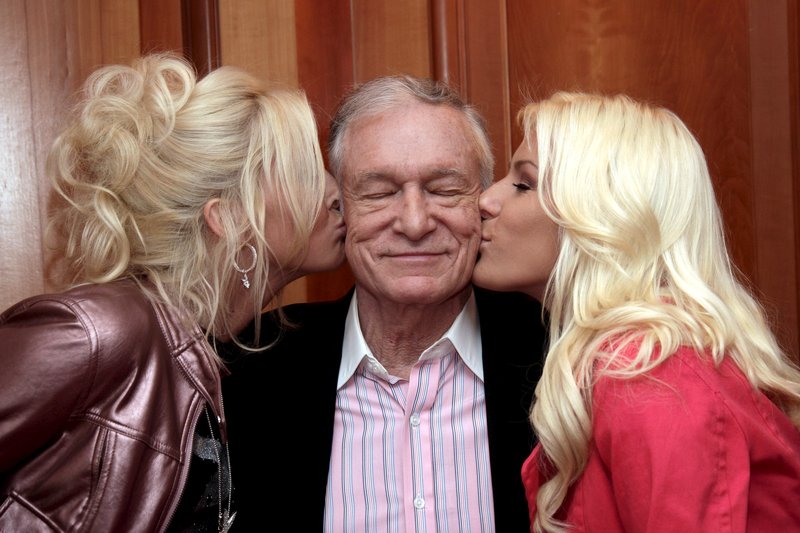 Hugh Hefner með kærustum sínum árið 2009. Mynd: EPA
