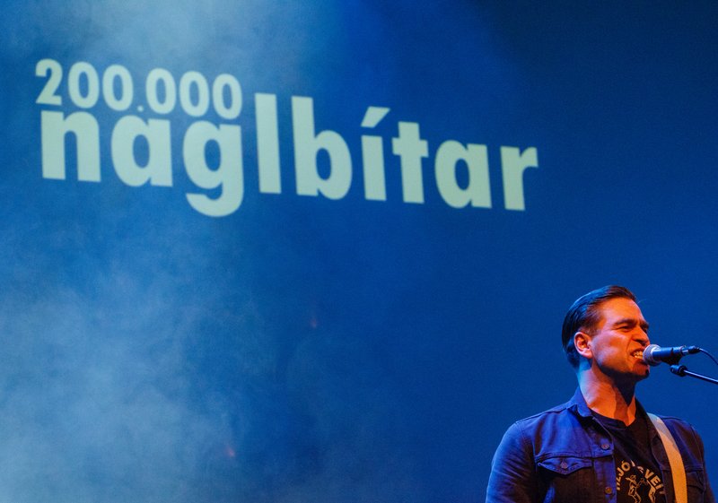 200.000 naglbítar léku fyrir gesti Gamla bíós á föstudag.