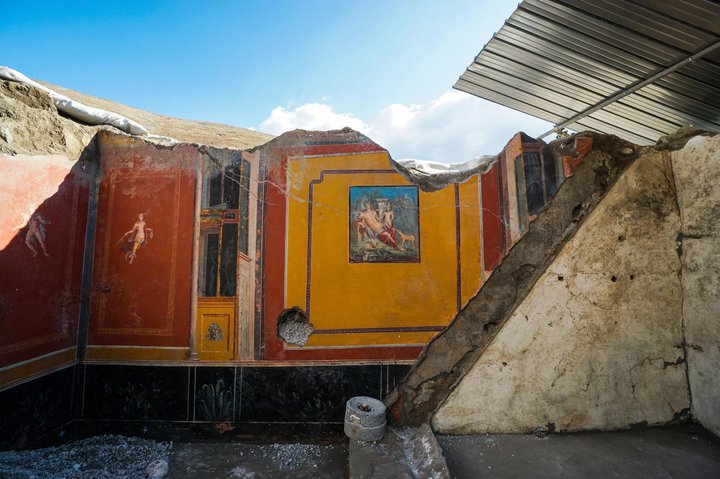 Úr íbúðarhúsi í Pompei. Þarna hefur ekki verið skreytt með ódýrum veggspjöldum