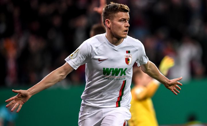 Landsliðsframherjinn Alfreð Finnbogason leikur með Augsburg í Þýskalandi.