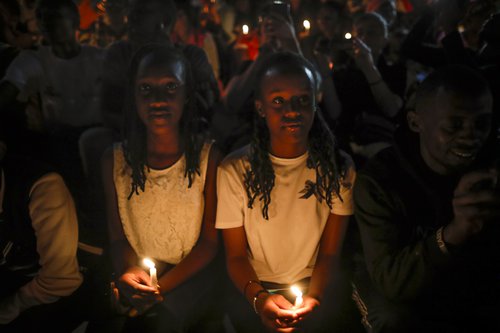 Minningarathöfn sem haldin var árið 2019, aldarfjórðungi eftir að þjóðarmorðið var framið. Mynd: EPA