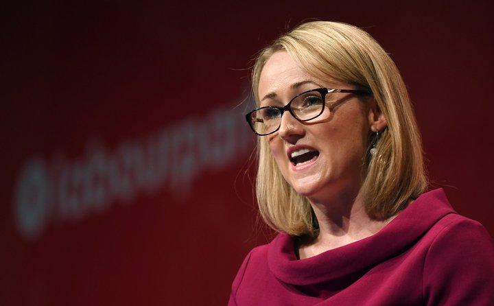 Rebecca Long-Bailey var skuggaráðherra menntamála í skuggaráðuneyti Starmer. Þangað til í dag.