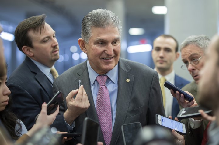 Nafn Joe Manchin verður það fyrsta sem flýgur upp í huga fréttamanna þegar umdeild þingmál eru lögð fyrir öldungadeild Bandaríkjaþings. Íhaldssamasti demókratinn mun hafa mikið um að segja hvort þau komist í gegn.