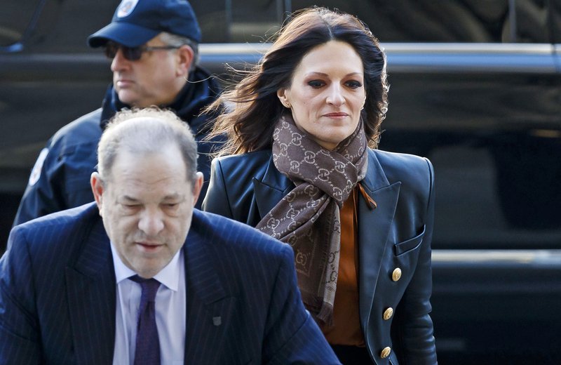 Harvey Weinstein mætir til réttarhaldanna ásamt aðal verjanda sínum, Donnu Rotunno.