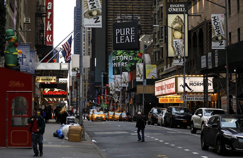 Fáir eru á ferli í New York í dag.