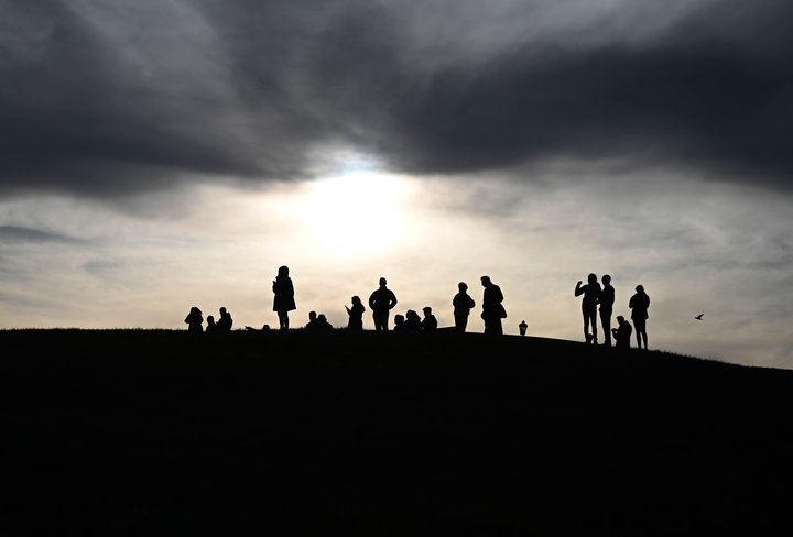 Vel yfir hundrað smit greindust í gær samkvæmt upplýsingum Kjarnans.