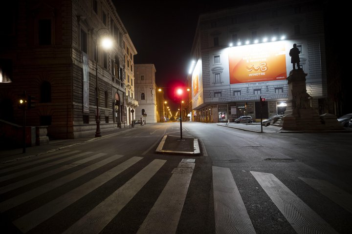 Auðar götur munu einn daginn fyllast á ný. Og þá gæti allt farið aftur á versta veg.