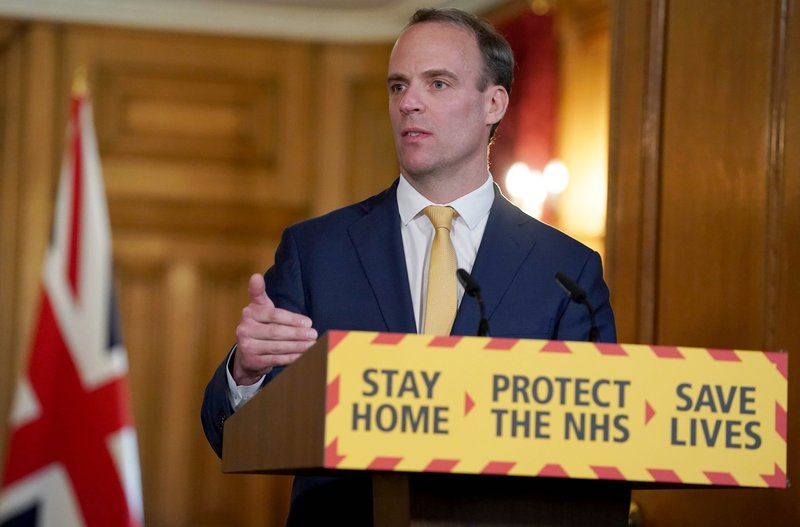 Dominic Raab, utanríkisráðherra Bretlands, segir að þegar skólar verði opnaðir verði áfram einhverjar takmarkanir í gildi. Mynd: EPA