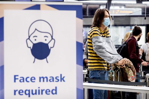 Nýju reglurnar munu gilda fyrir alla - hvaðan sem þeir eru að koma. Mynd: EPA