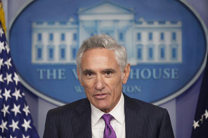 Læknirinn Scott Atlas á blaðamannafundi í Hvíta húsinu á dögunum.