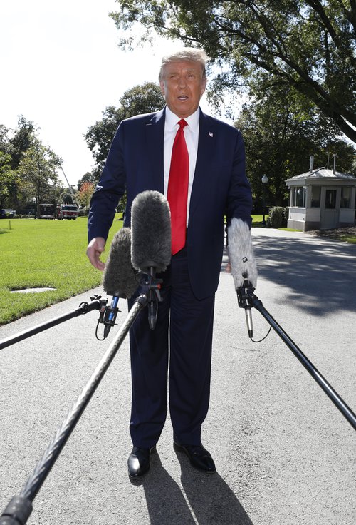 Donald Trump hefur sagt að bóluefni komi mögulega fyrir kosningadaginn 3. nóvember. Það er ólíklegt og myndi ekki gagnast honum. Mynd: EPA