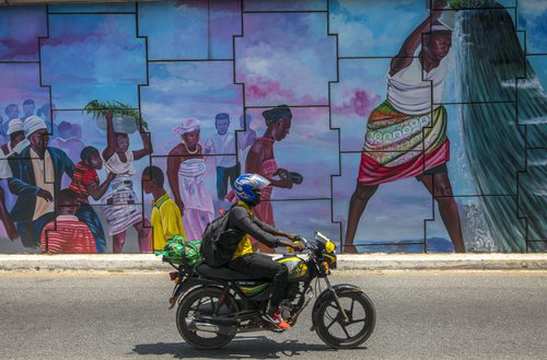 Dreifing bóluefna um heiminn er svo ójöfn að sums staðar hefur aðeins brot úr prósentu fengið bólusetningu. Mynd: EPA