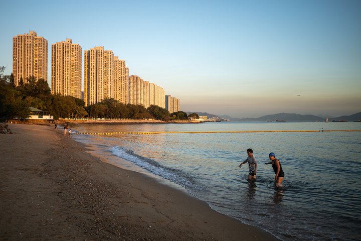 Á baðströnd í Hong Kong.