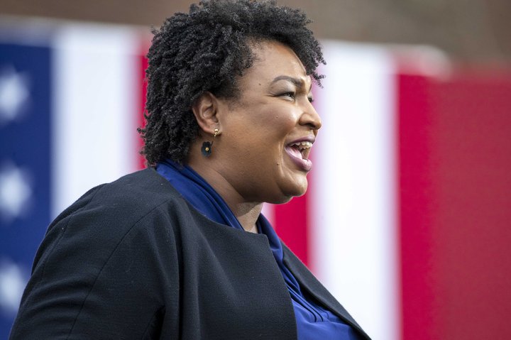 Stacey Abrams hefur fengið mikið lof í dag, en hún og margir aðrir hafa barist fyrir kosningaþátttöku minnihlutahópa í Georgíu undanfarin ár.