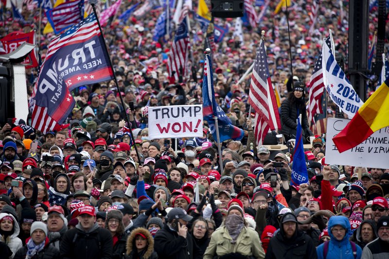 Stuðningsmenn Trumps hafa safnast saman í Washington í dag og sumir látið ófriðlega. Mynd: EPA