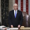 Mike Pence varaforseti stýrði formlegheitunum í þinginu og lýsti svo Biden og Harris réttkjörin í embætti sín.