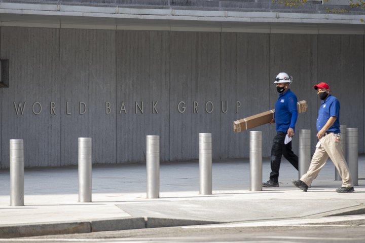 Fyrir utan höfuðstöðvar Alþjóðabankans í Washington