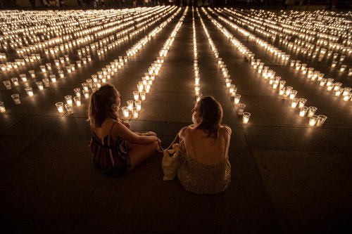 Að minnsta kosti 4,5 milljónir manna hafa látist úr COVID-19. Mynd: EPA