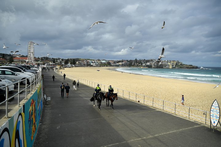 Hún er enn og aftur tóm, Bondi-ströndin í Sydney. Útgöngubann er í borginni.
