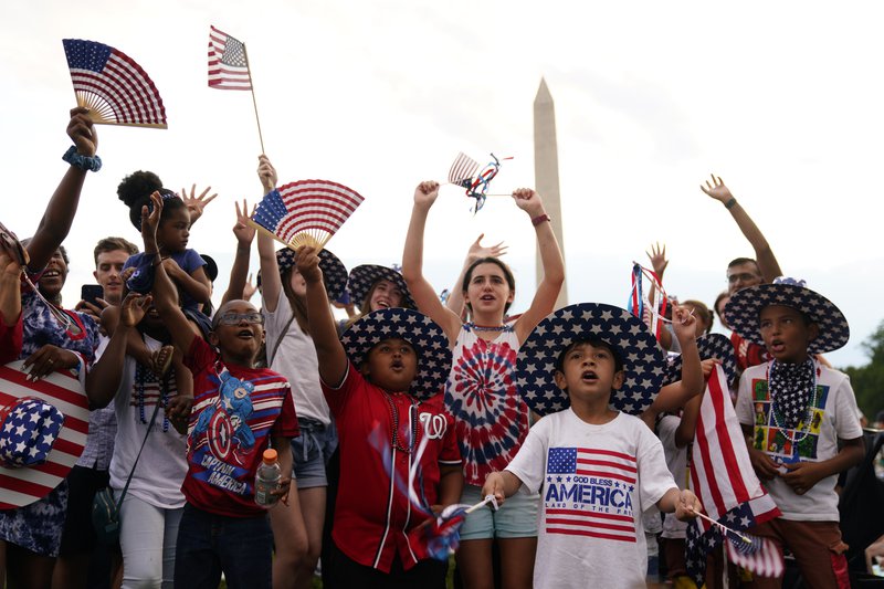 Börn fagna á þjóðhátíðardegi Bandaríkjanna 4. júlí. Mynd: EPA
