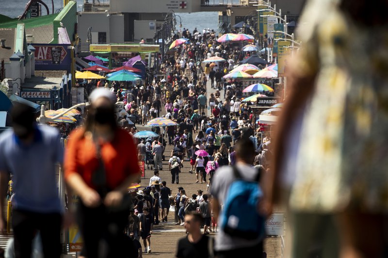 Margt um manninn á Santa Monica-bryggjunni í Kaliforníu. Mynd: EPA